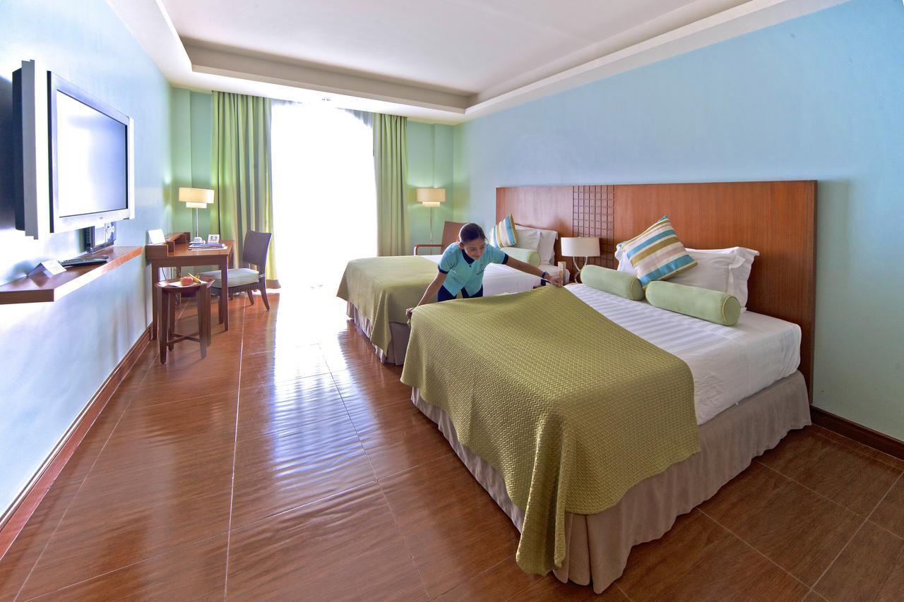 The Lighthouse Marina Resort Olongapo City Exteriör bild