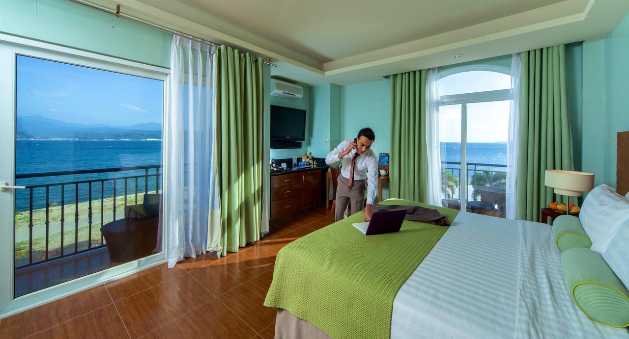 The Lighthouse Marina Resort Olongapo City Exteriör bild