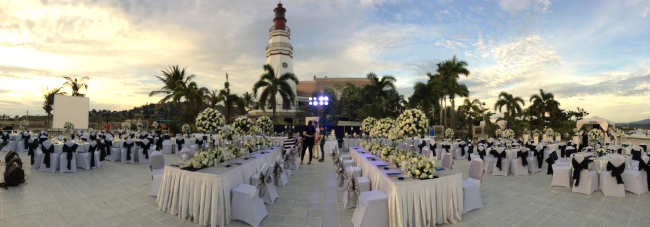 The Lighthouse Marina Resort Olongapo City Exteriör bild