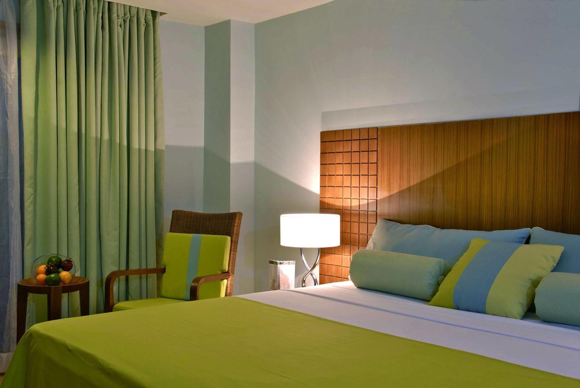The Lighthouse Marina Resort Olongapo City Exteriör bild