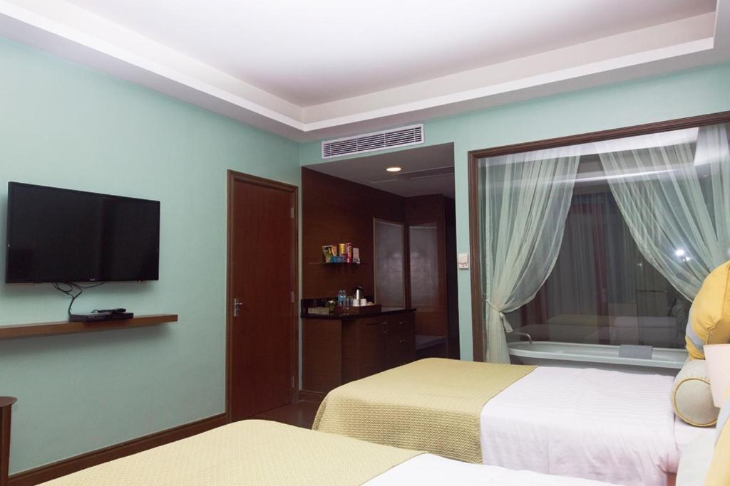 The Lighthouse Marina Resort Olongapo City Exteriör bild